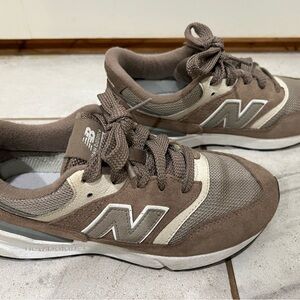 New Balance 997R Kids Taupe and Cream Sneakers